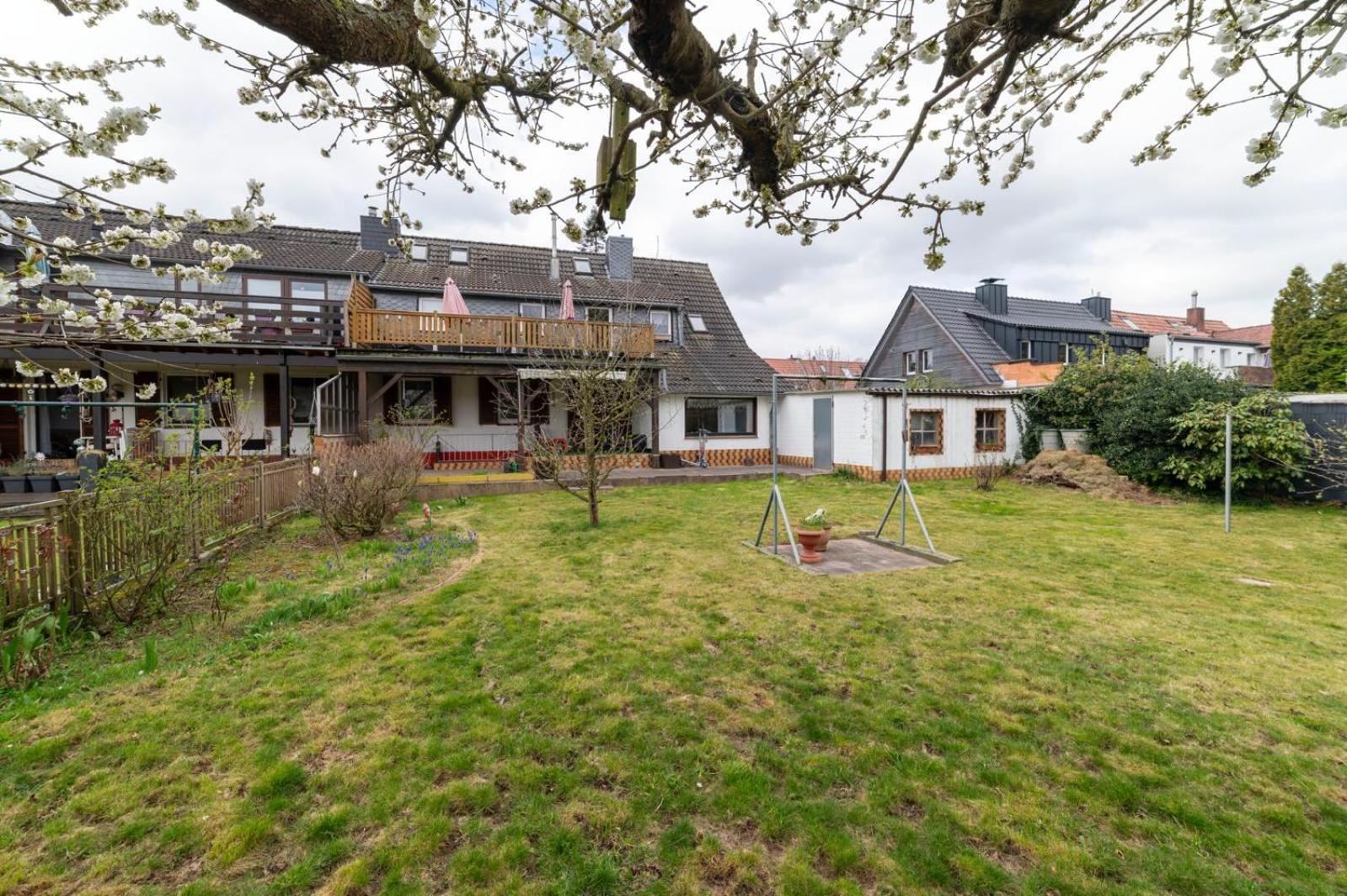 Cozy Villa With Garden, Balcony And Parking Area In Duesseldorf, Dusseldorf
